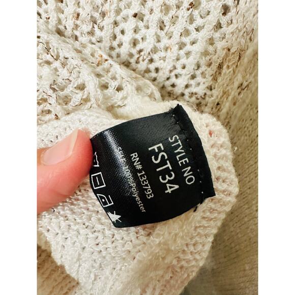 POL Cream Tan Oversized Eyelet Long Sleeves Crewneck Sweater Size Medium - Picture 7 of 7